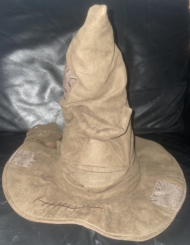 WIZARDING WORLD HARRY POTTER TALKING SORTING HAT BATTERIES INCLUDED WORKING