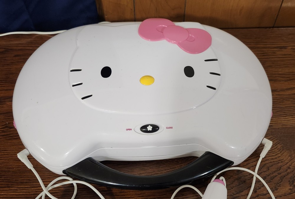 Rare Hello Kitty KT2003B CD Karaoke System CD Player 2 Microphones Fully Tested