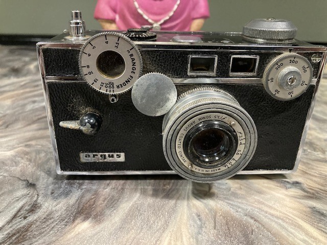 VINTAGE ARGUS C3 RANGE FINDER CAMERA WITH PARTIAL LEATHER CASE