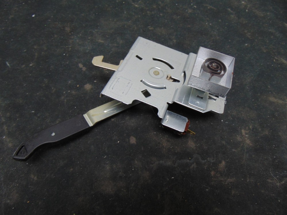 GE Electric Range JBP80B0H2BB Latch Assembly