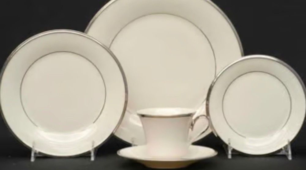 Lenox Solitaire 5 Piece Place Setting NEW IN BOX