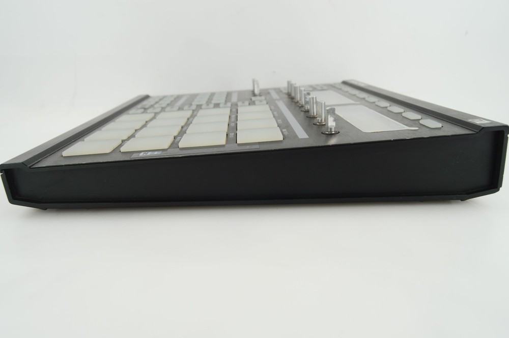 Maschine Groove Production Studio N1 Controller No Software Untested