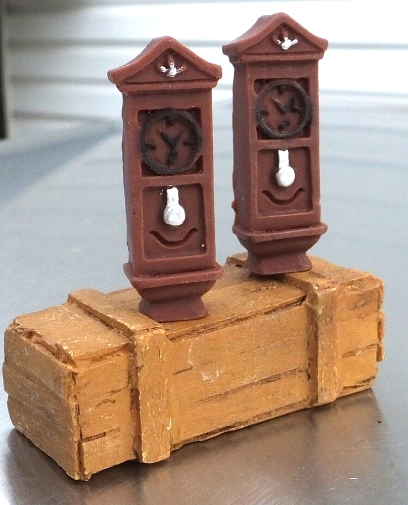 Cuckoo Clock 2 Pc Set 1/24 Scale G Scale Diorama Accessory Items