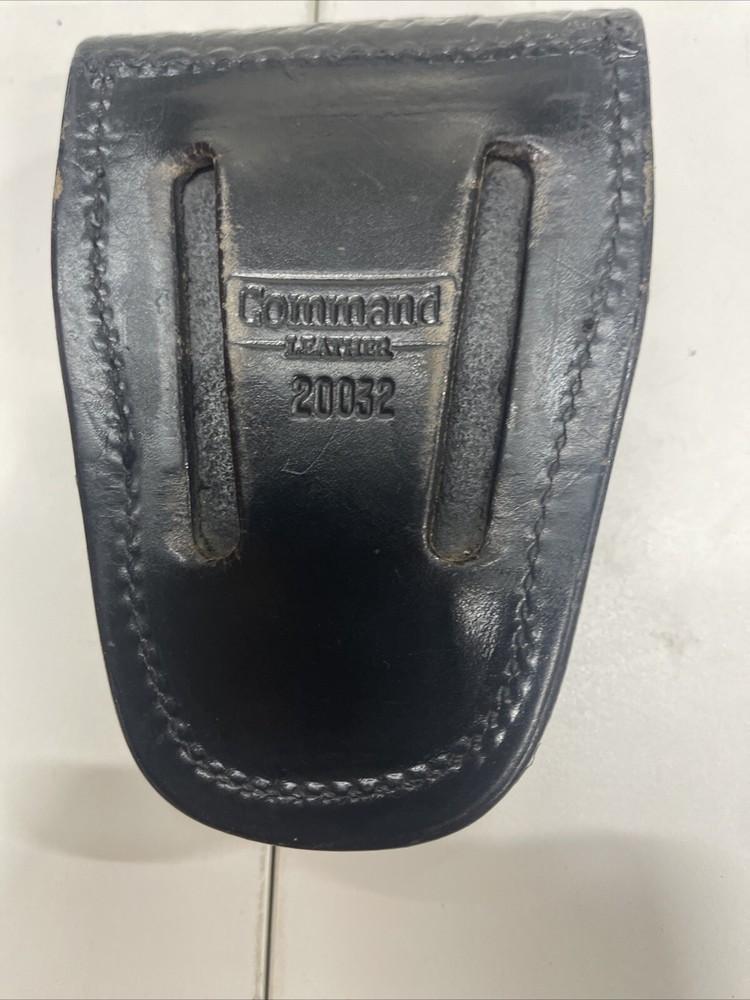 Command Leather Handcuff Case. Model 20032