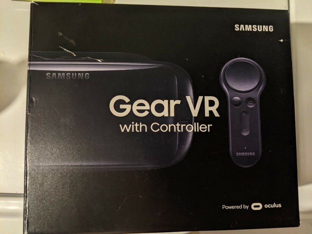 Samsung Gear VR Powered By Oculus Virtual Headset W/ Controller (SM-R324) - Used