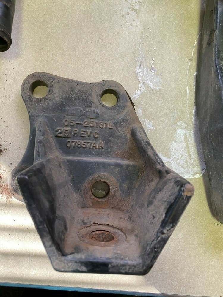 CAT engine mount 05-25131 L