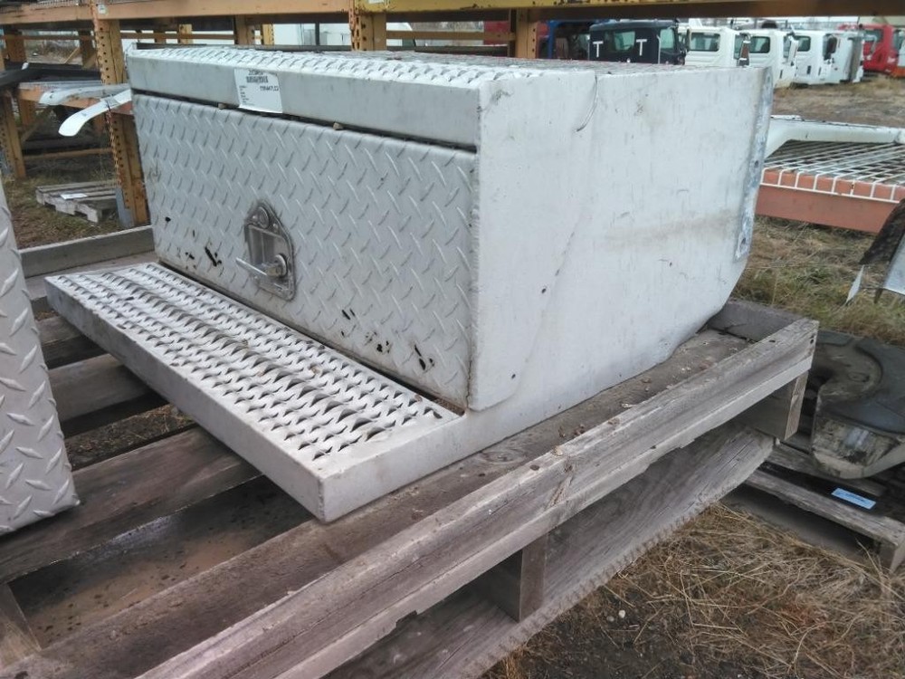 Replaces 2001 PETERBILT 379 TOOL BOX , MT