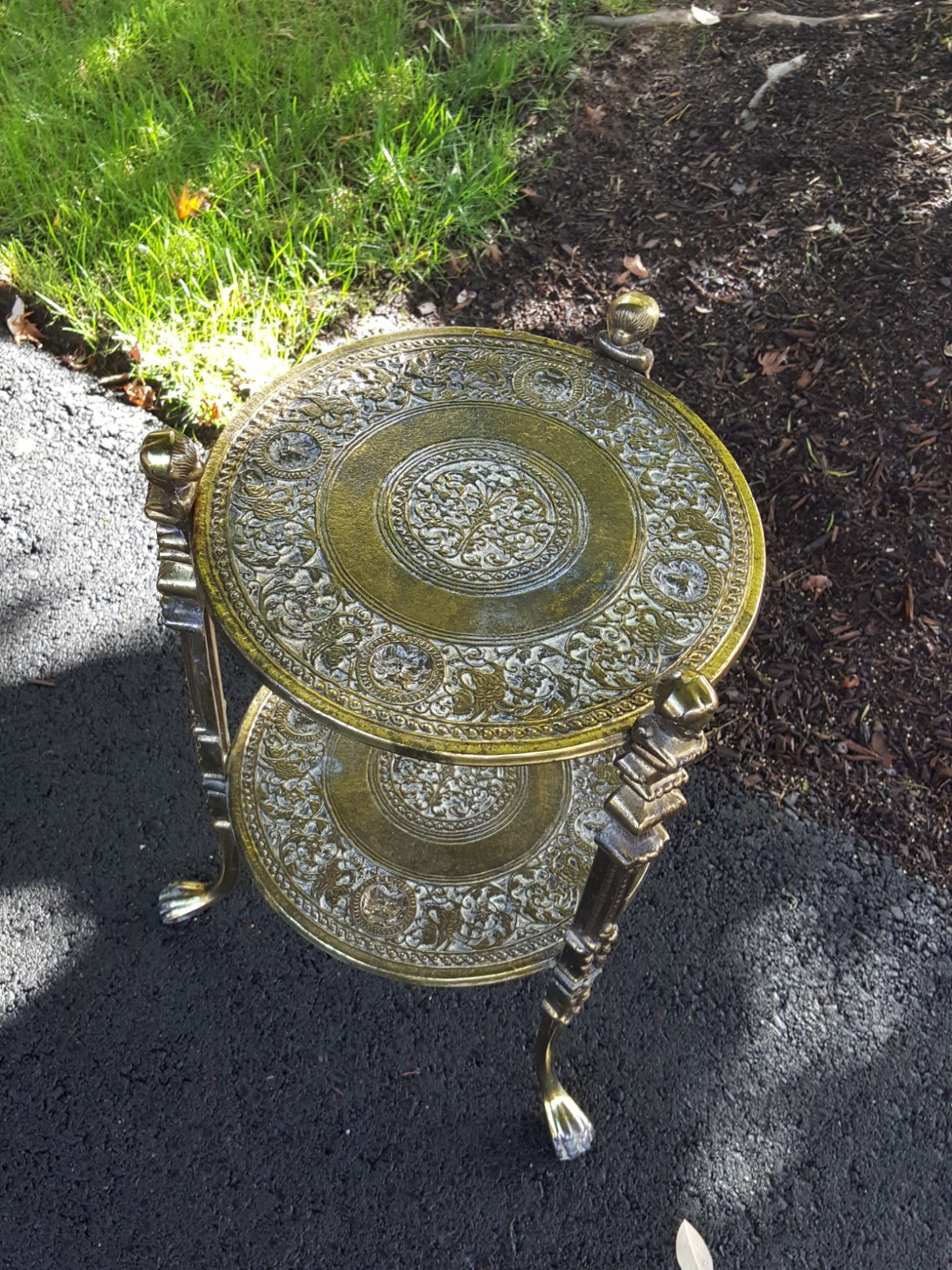 Vintage midcentury Moroccan gold gilt metal drinks table accent 2 tier 7184