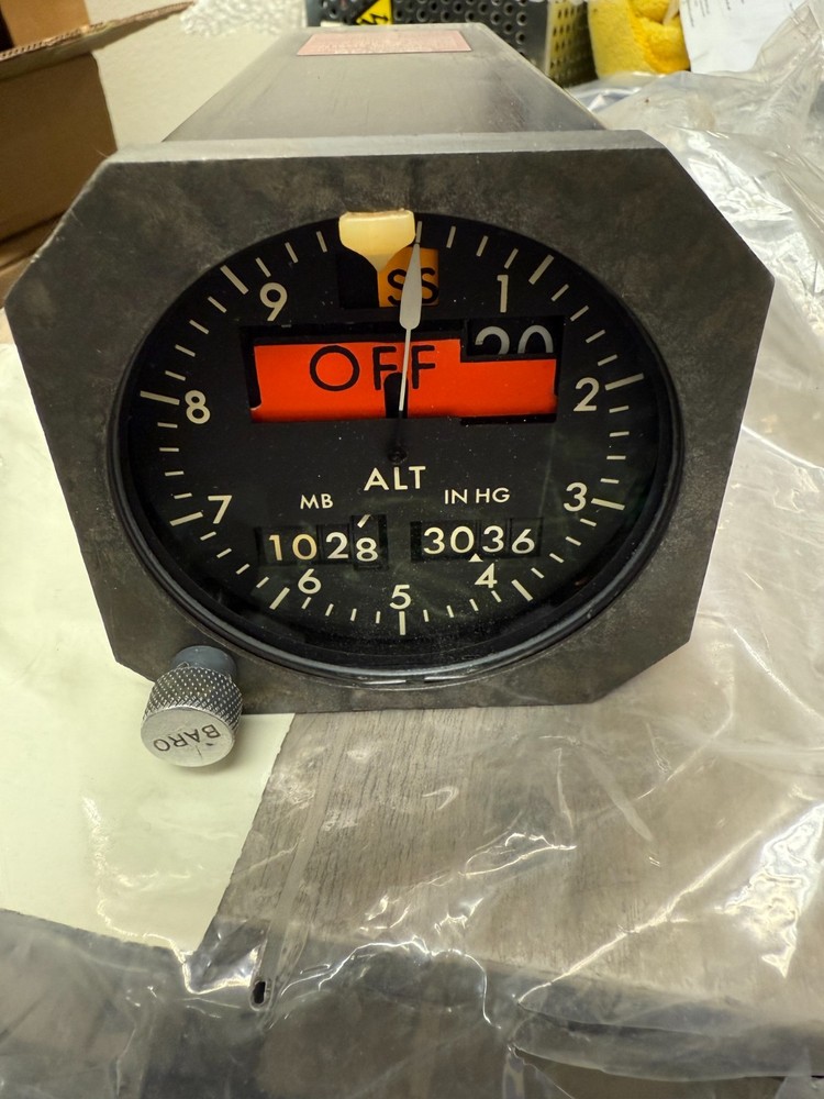 SPERRY RAND Barometric Altitude Indicator 2594620-905 UNTESTED READ