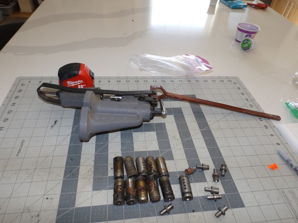 LYMAN 450 Bullet Sizer Lubricator Sizing Casting Mold Luber Reloading  w/ extras