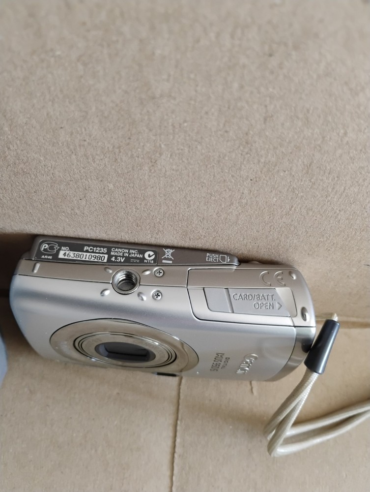 Canon IXUS 950 Is Digital Camera 8MP, Compact, Silver plus case