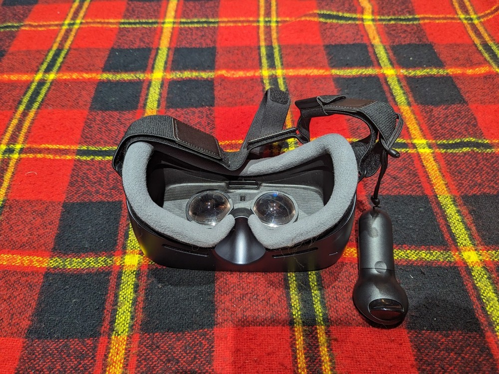 Samsung Gear VR Powered By Oculus Headset with Controller