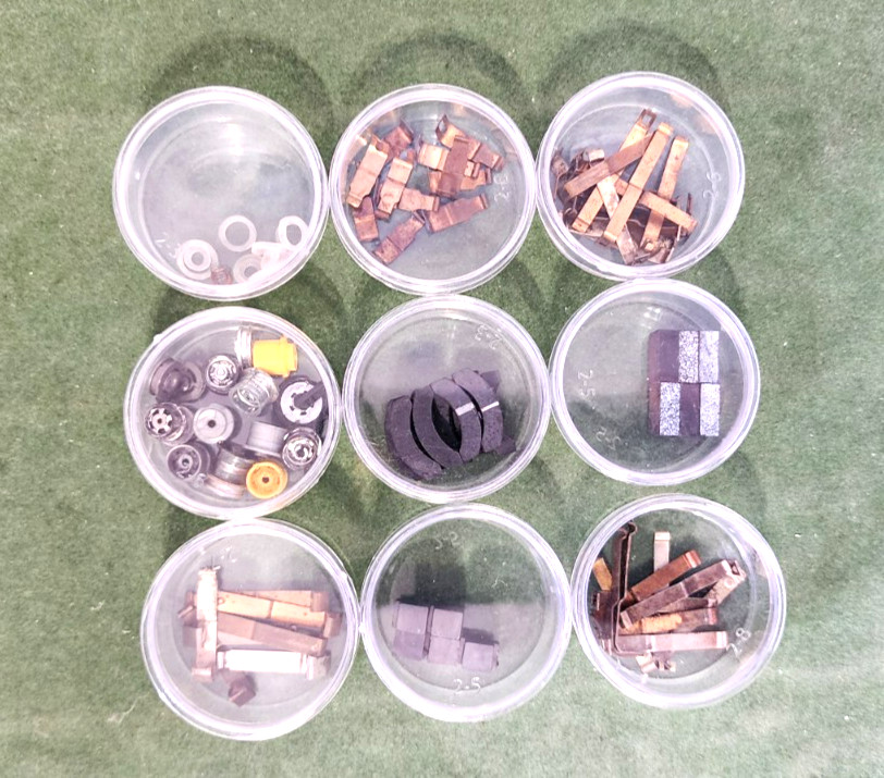 9 Round Acrylic Containers