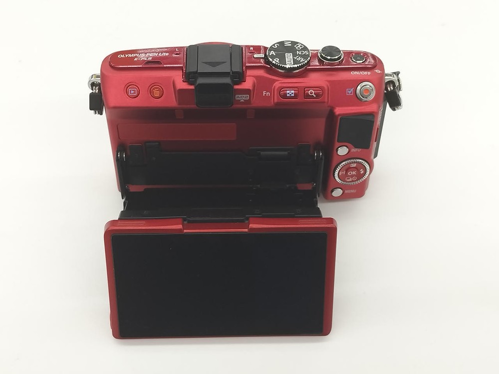 OLYMPUS E-PL6 Digital Mirrorless Camera