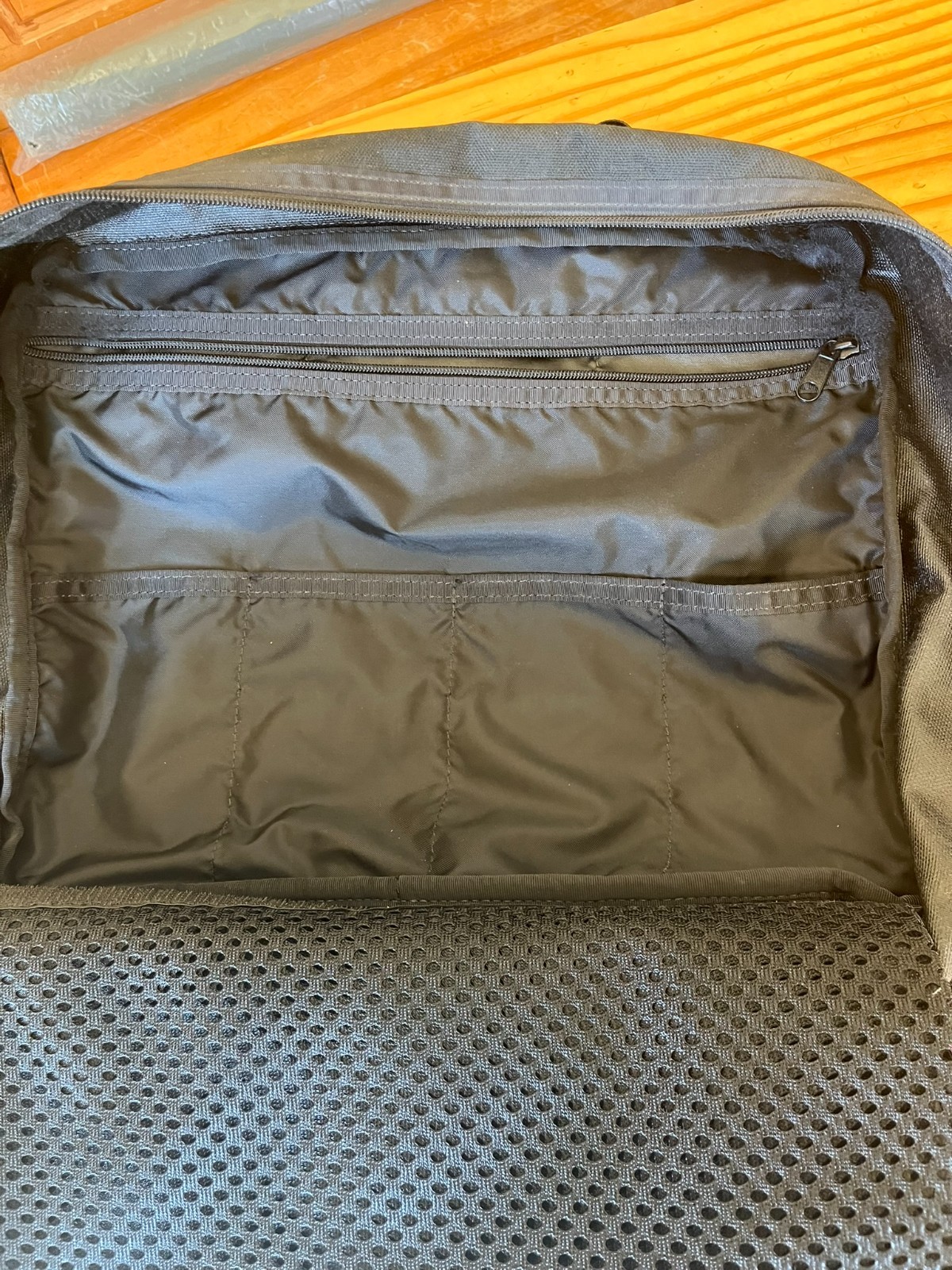 JW Outfitters fly tying travel bag, Green and Black