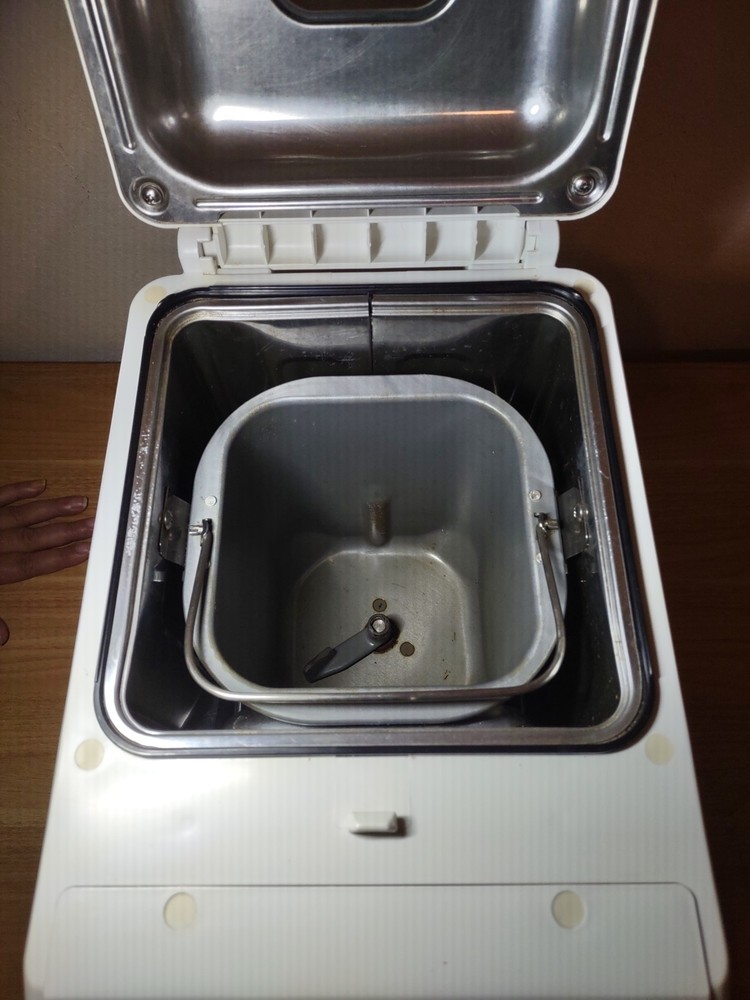 Hitachi Automatic Bread Maker Home Bakery Machine HB-B101...TESTED