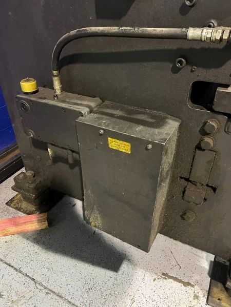 AMADA SHEAR WITH PROGRAMMABLE BACK GAUAGE (19432C-291)