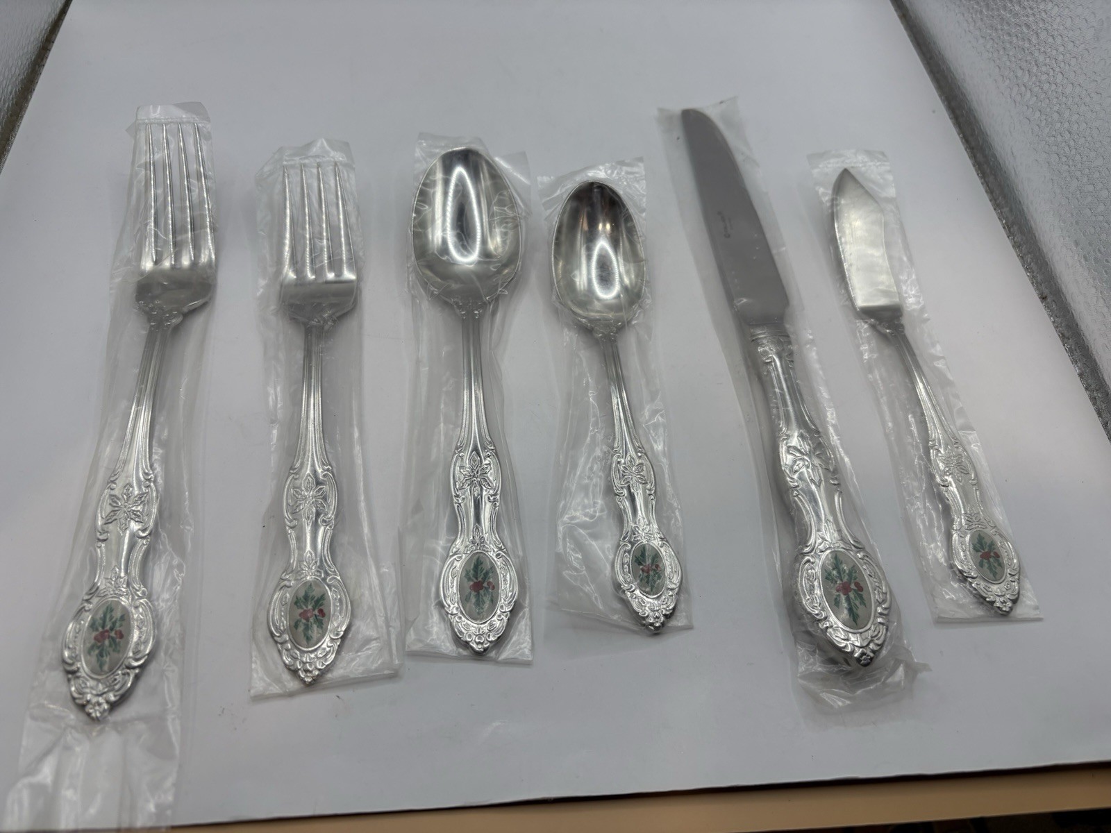 Longaberger very rare holly flatware Set Of 6