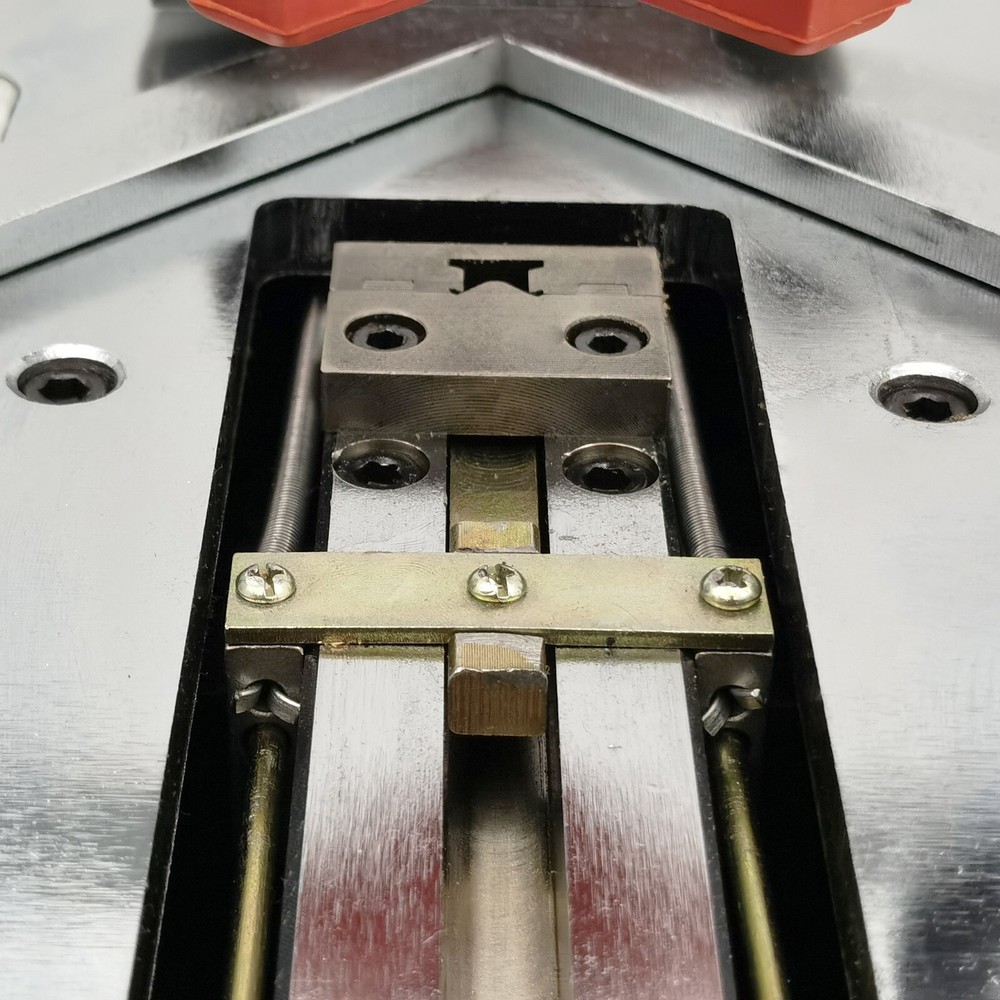 Pneumatic Frame Assembling Machine Corner Stapler Nail Angle Machine 7/10/12