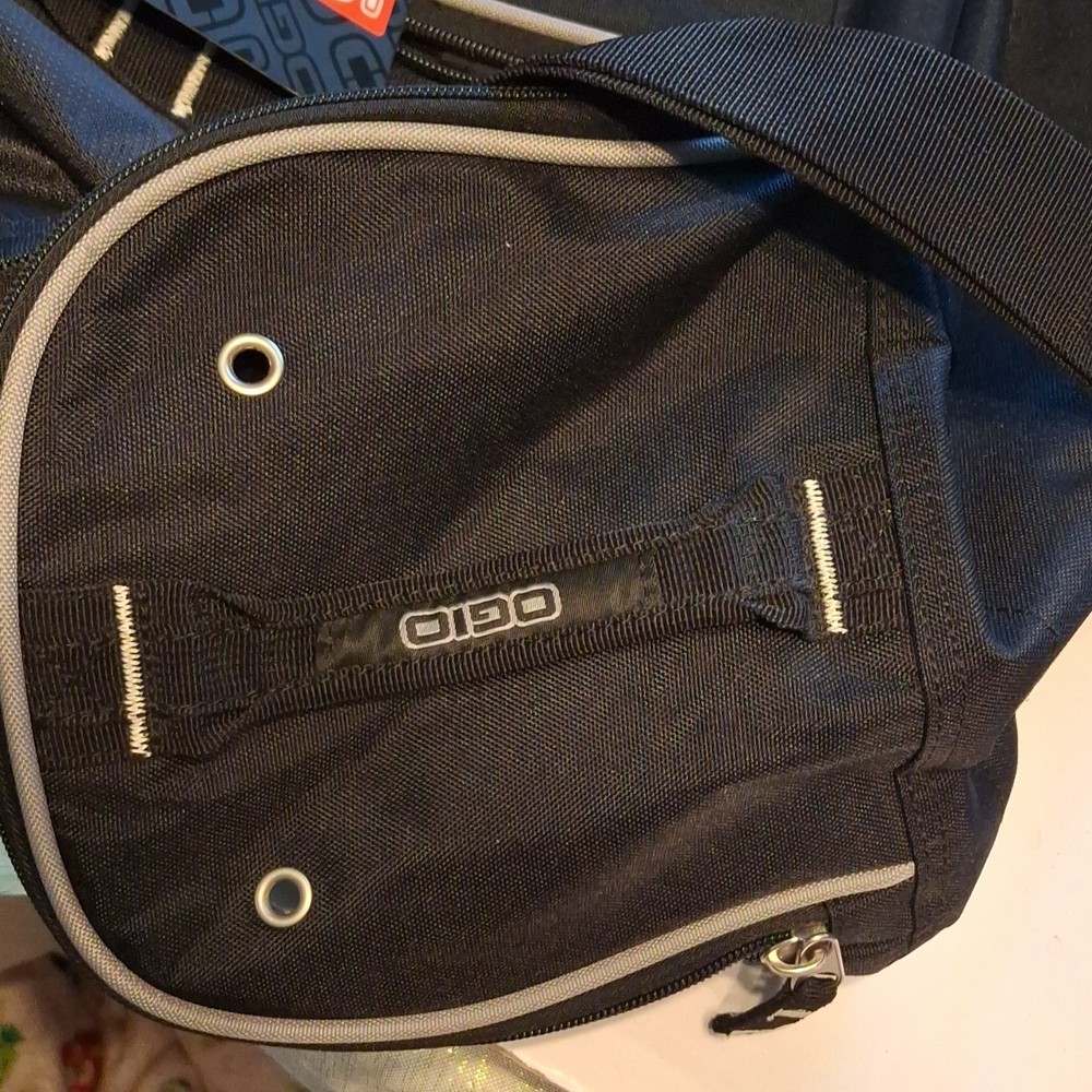 OGIO Begin Again Foundation Medium Black/Gray Duffel Zip Adjustable Strap Logo