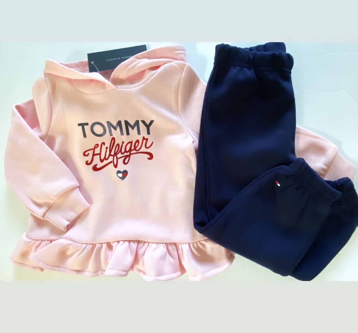 NWT, Girls Tommy Hilfiger Pink/Navy Set, Size 5. Eu 110