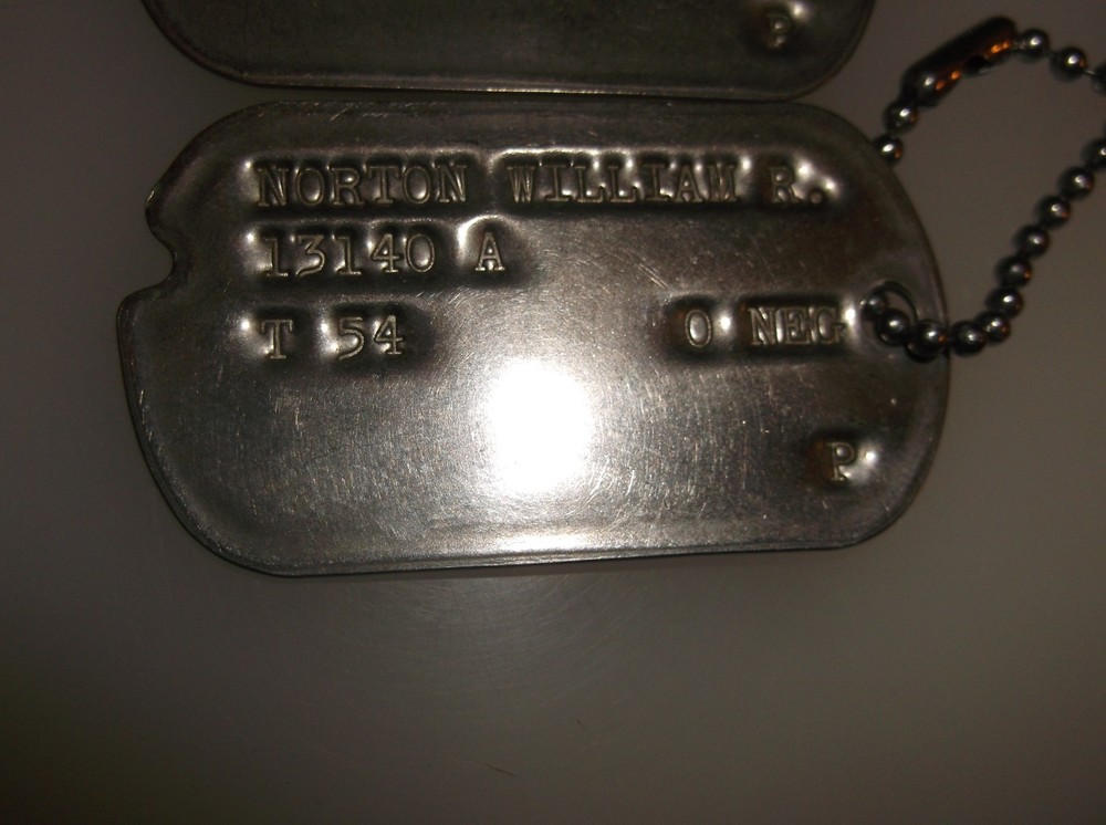 ARMY AIR FORCES NOTCHED DOG TAGS PAIR / PILOTS TAGS W/ CHAIN