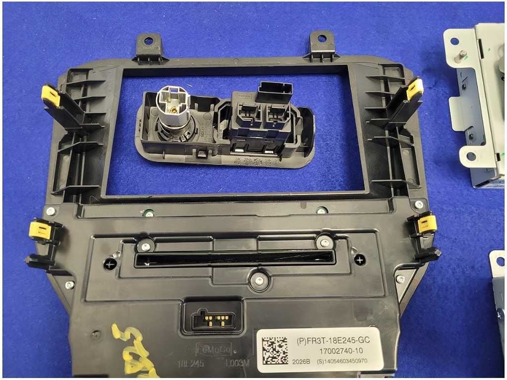 2016 Ford Mustang GT S550 Sync 3 Receiver Nav Audio Face Plate Heated 2825