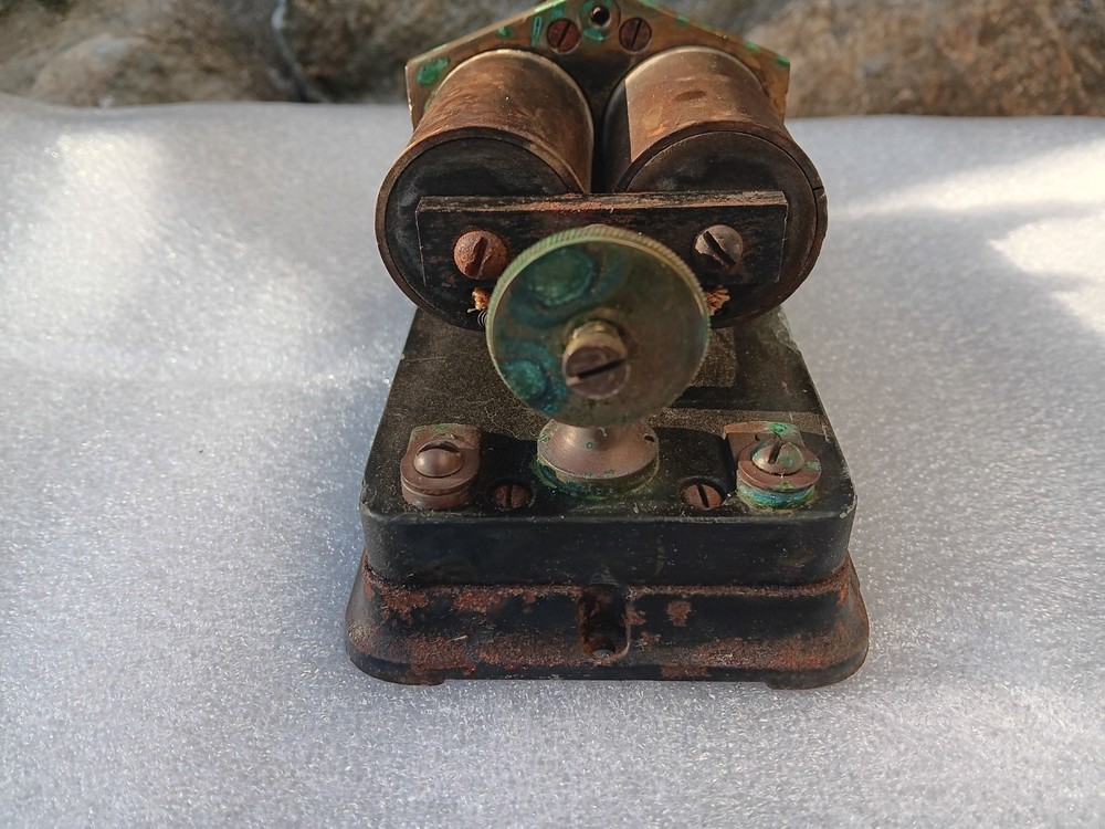 J.H. Bunnell & Co. NY 150 Ohms Telegraph Relay Metal Base RR Original Badge 1920