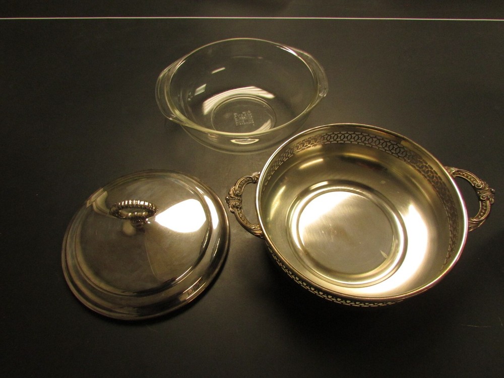 Vintage Sheffield silverplate pedestal 2 QT serving dish w/Pyrex insert