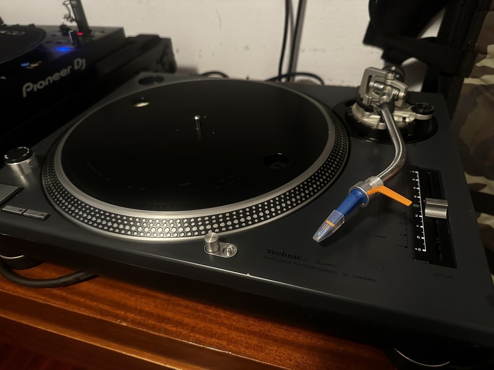 technics turntable sl 1200 mk2 pair
