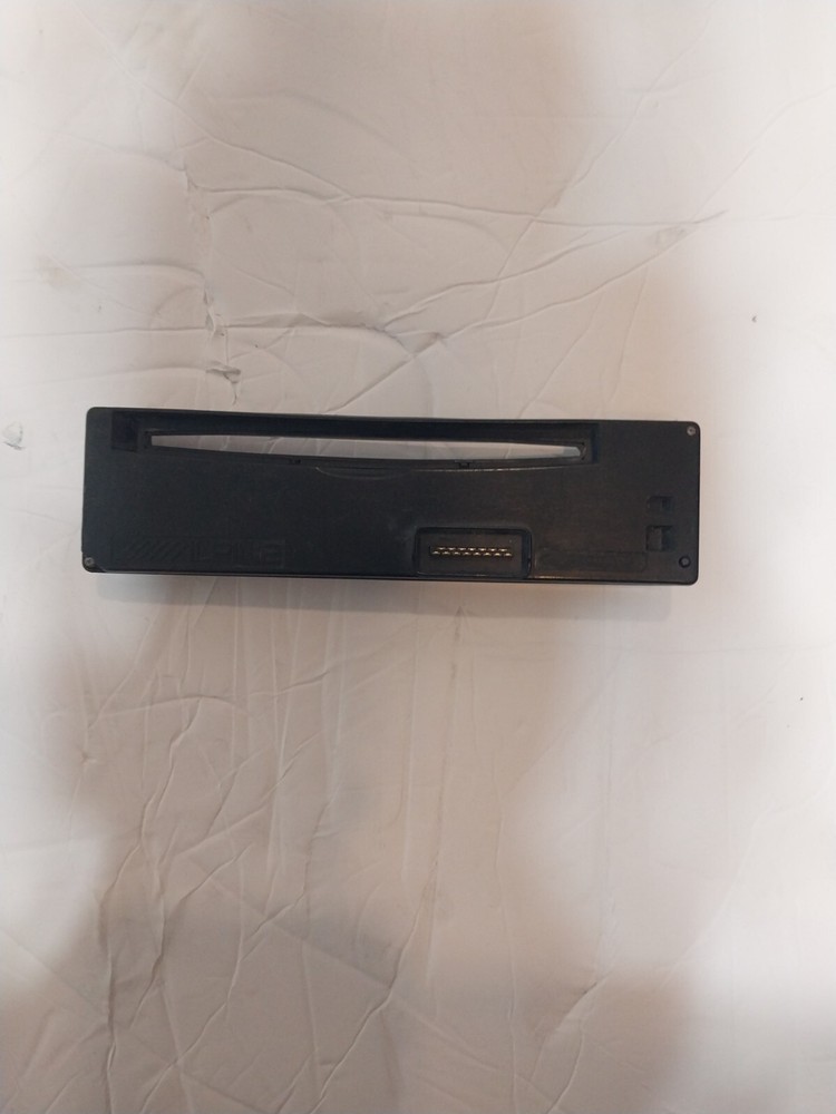 ALPINE CDA-7839 faceplate Only Missing KNOB (Used).