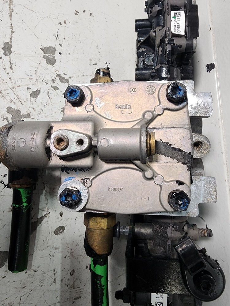 K056040 Bendix M-40HR ABS Modulator Valve 12v ASSEMBLY