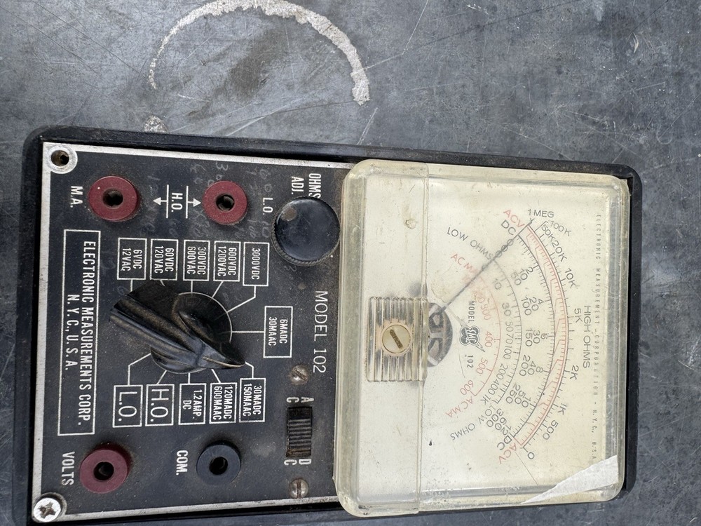 Vintage ELECTRONIC MEASUREMENTS CORP EMC Model 102 volt ohm meter Untested