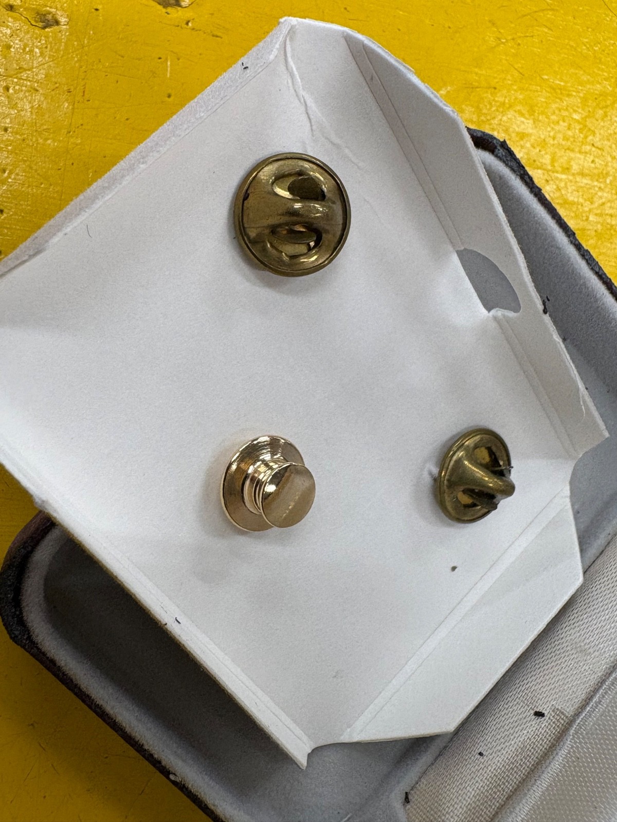 Vintage Esso SOSONY Exxon Mobil Petrol enamel lapel pin badge exxon mobil 14kt