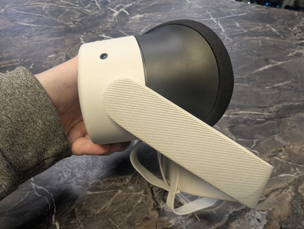 Meta Oculus Quest 3S - 128GB VR Headset with Controllers