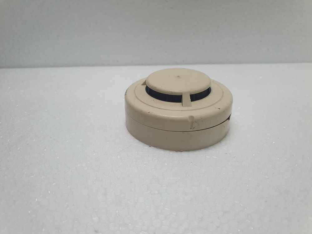 SYSTEM SENSOR 2351/EC SMOKE DETECTOR WITH BASE B401