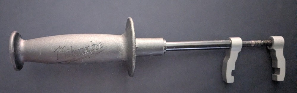 MILWAUKEE 516067 ADJUSTABLE AUXILIARY HANDLE REPLACEMENT FOR DRILL DRIVER A1(20C