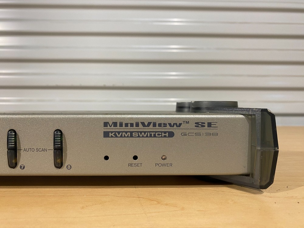 IOGEAR MiniView SE KVM Switch GCS 138
