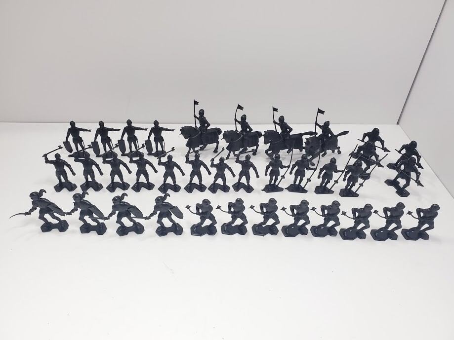 (36) Marx Re-Issue Black Knights & Horses