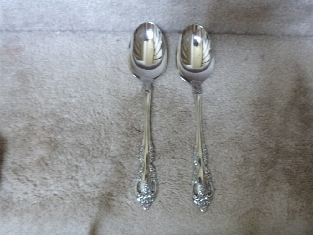2 Oneida Community Stainless BRAHMS SERVING SPOONS 8 3/8"