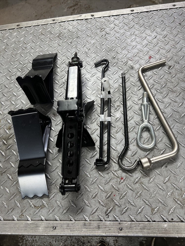 2007 BMW X3 JACK KIT WITH TOOLS & HARDWARE sl6