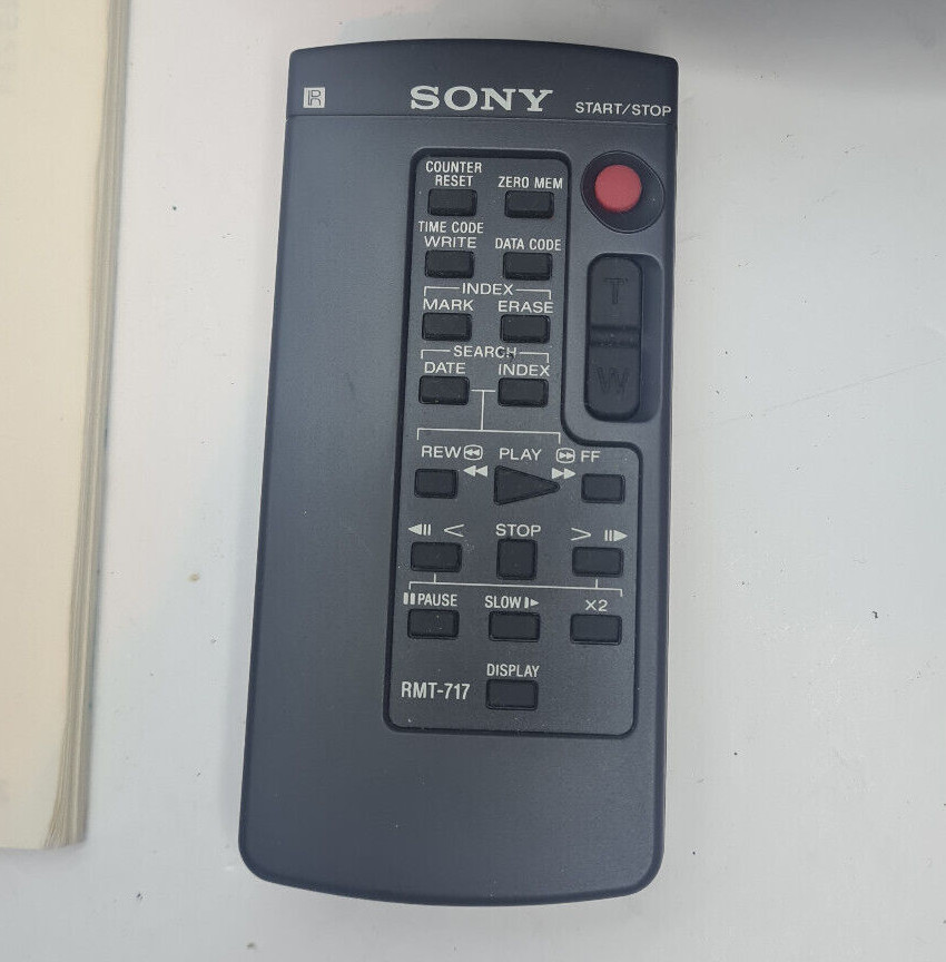 Sony CCD-TR3100E Handycam Video 8 Camcorder Bundle Fully Working