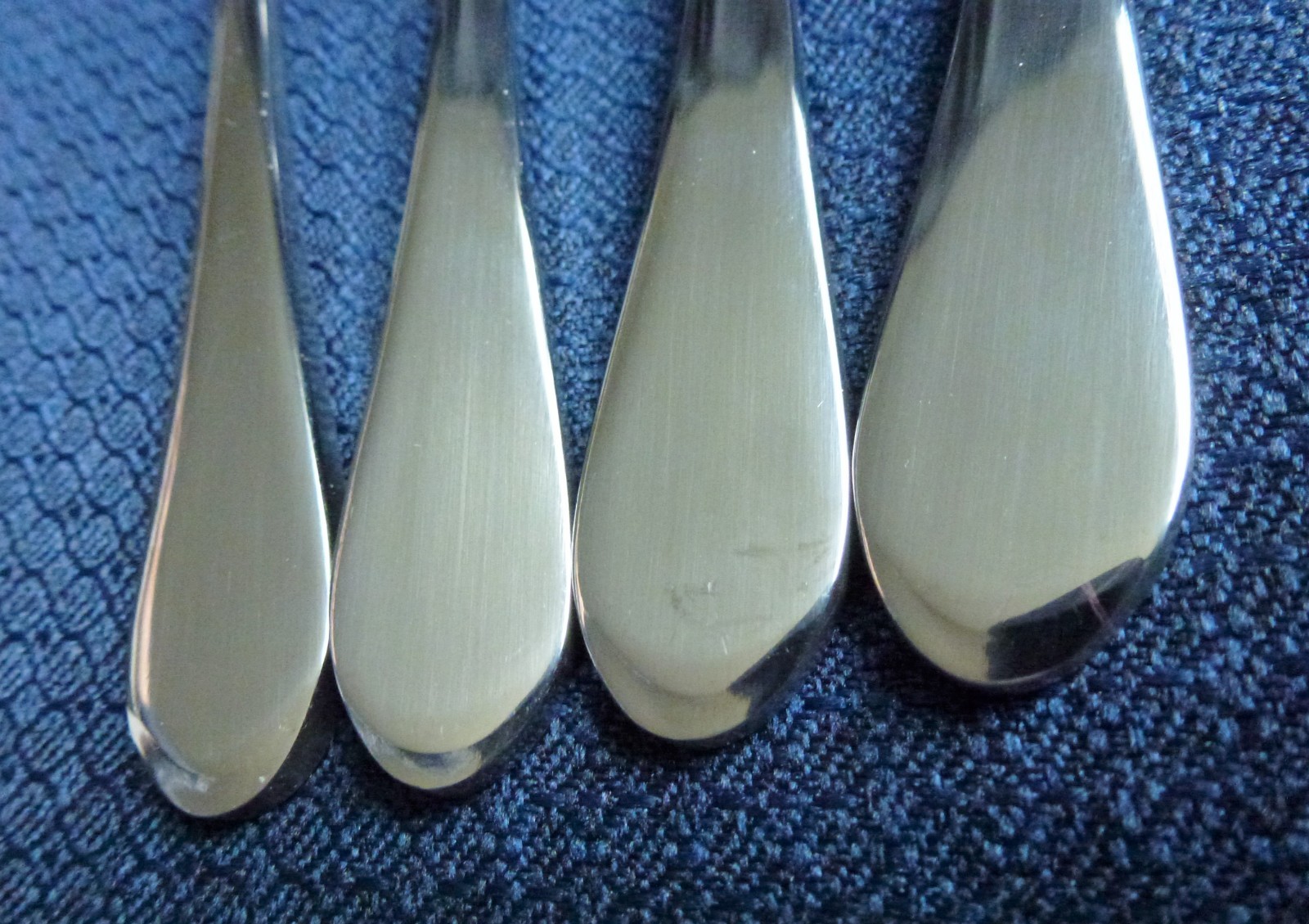 Oneida ICARUS Glossy Set of 4 Salad Forks Stainless Flatware (6 7/8")