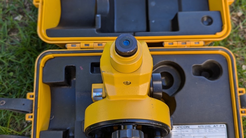 TOPCON Auto Level AT-F1