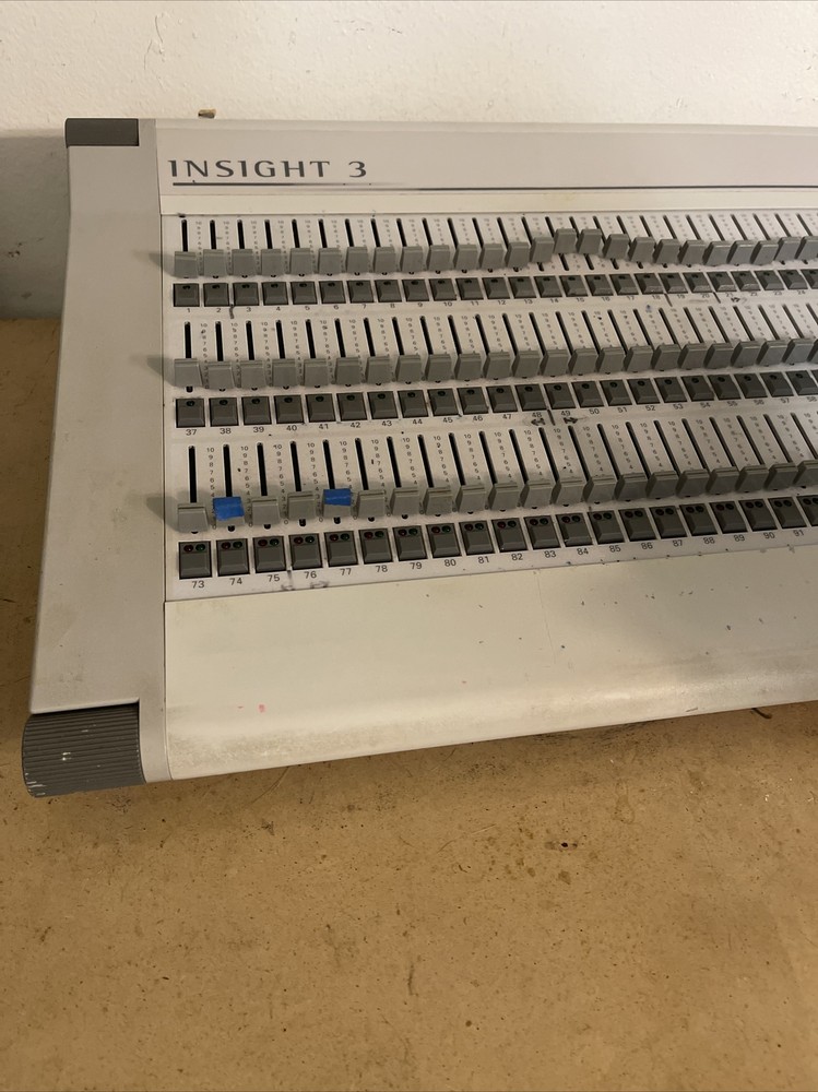 ETC ELECTRONIC THEATRE LIGHT CONTROL INSIGHT 3 CONSOLE STAGE LIGHTING CONTROLLER
