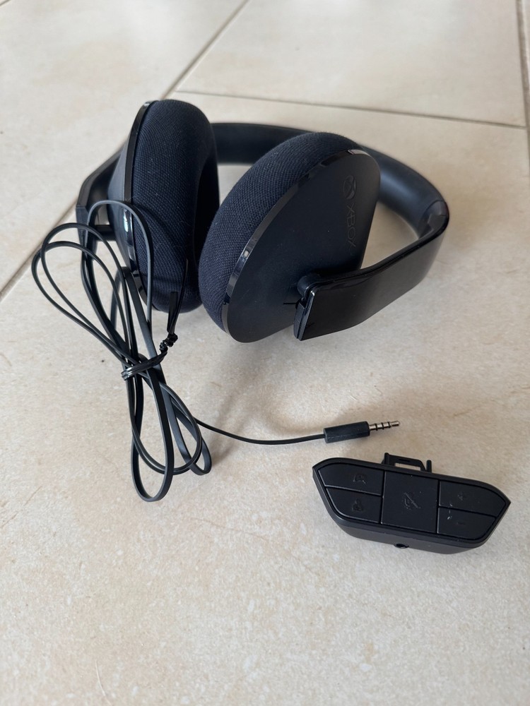 Microsoft Xbox One Wired Stereo Headset (1610) & Adapter (1626)