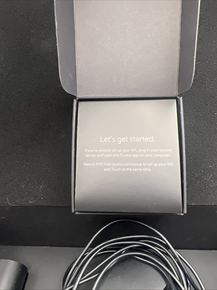 Meta Oculus Touch Motion Controller - Black (301-00036-04)