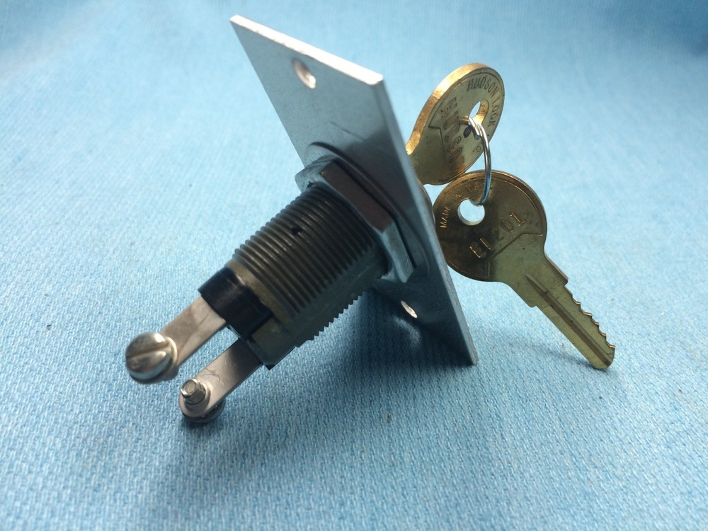 Hudson Switch Lock with Mounting Bracket - Momentary