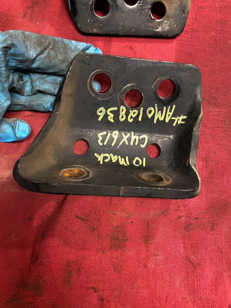 MACK CXU613 TOP BRACKET 20730596