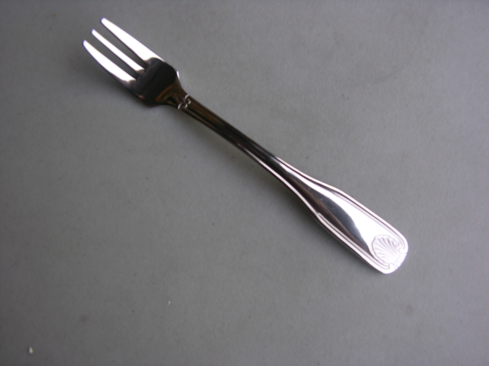 USA SELLER 12 OYSTER/COCKTAIL FORKS SHELL HEAVY WEIGHT 18/0 S/S FREE SHIP US